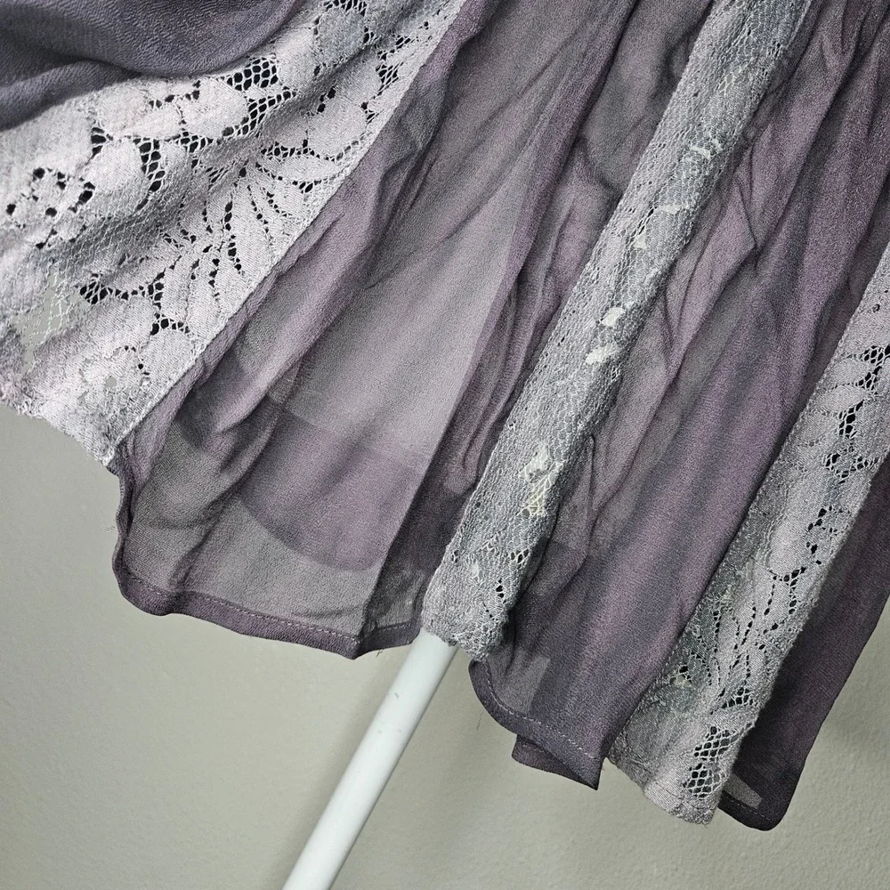 Gimmicks by BKE Gold Sequin Purple Lace‎ Mixed Media Camisole Top